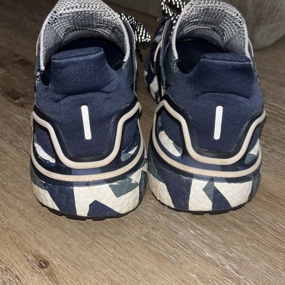 Adidas Ultraboost - Picture 3 of 5